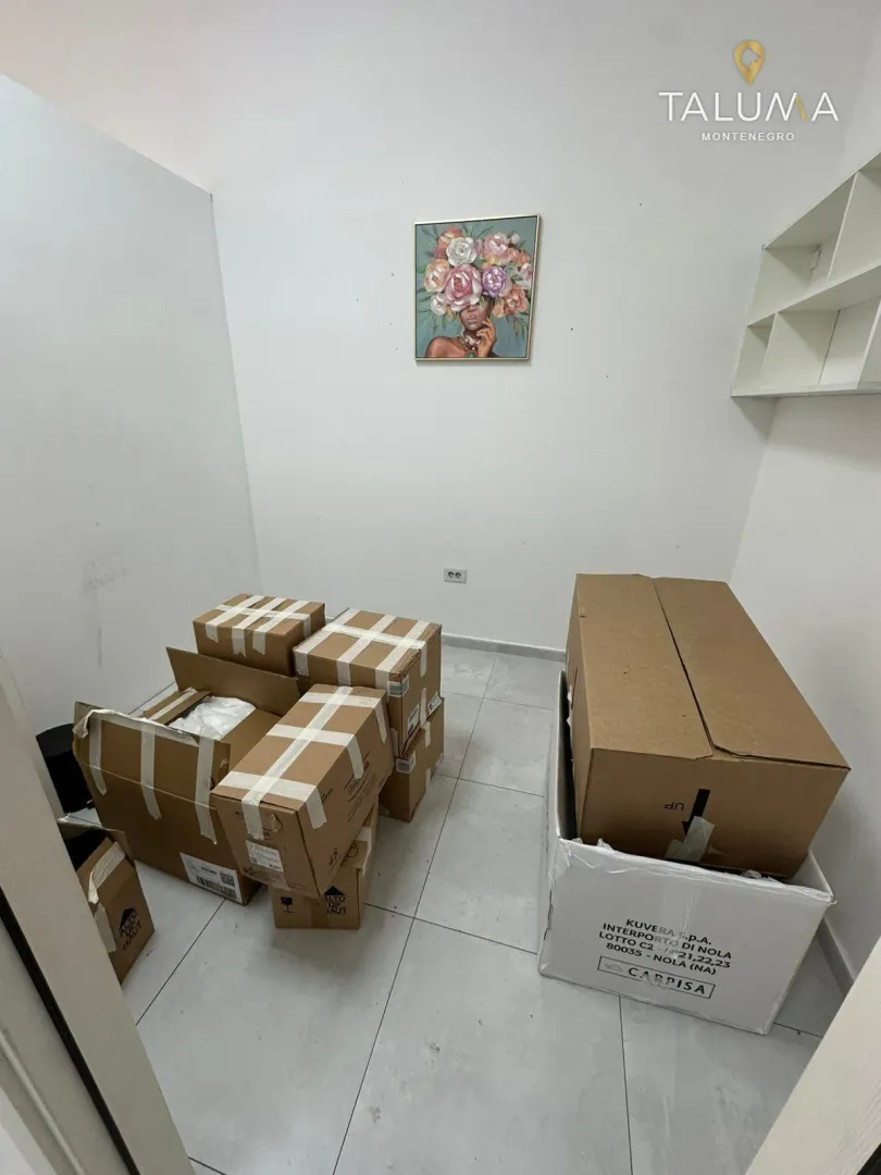 Rent, office space, 53m², City Kvart, Podgorica