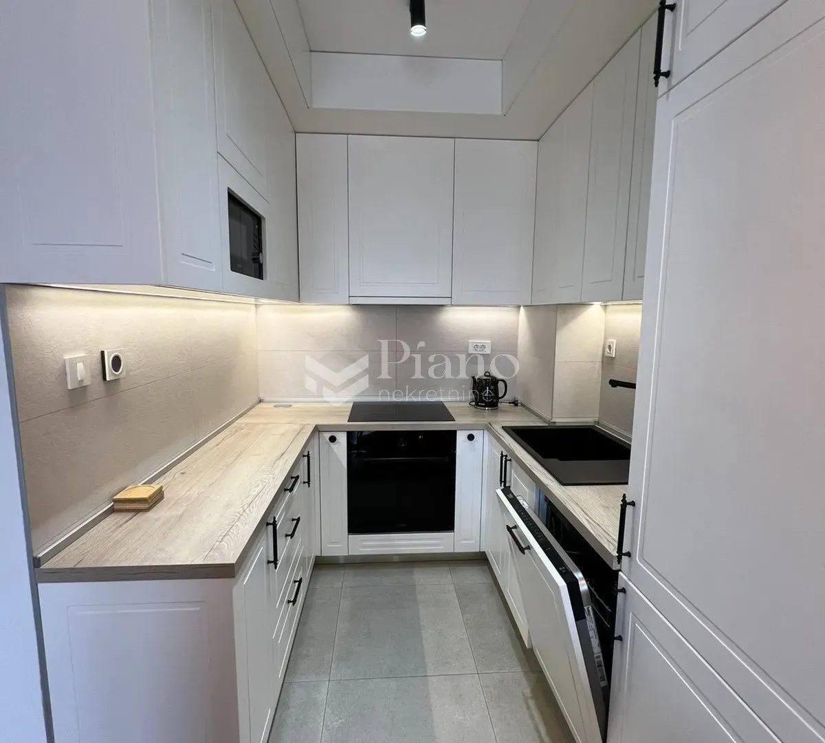 Izdavanje, jednosoban stan, 42m², Tološka šuma, Podgorica
