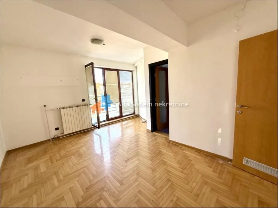Izdavanje, stan, 207m², Kalenić Pijaca, Vračar Sve Podlokacije