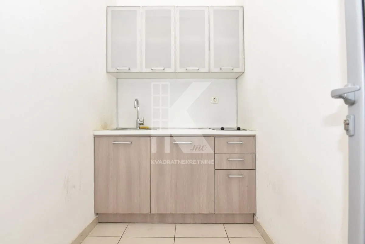 Rent, office space, 124m², Tološka šuma, Podgorica