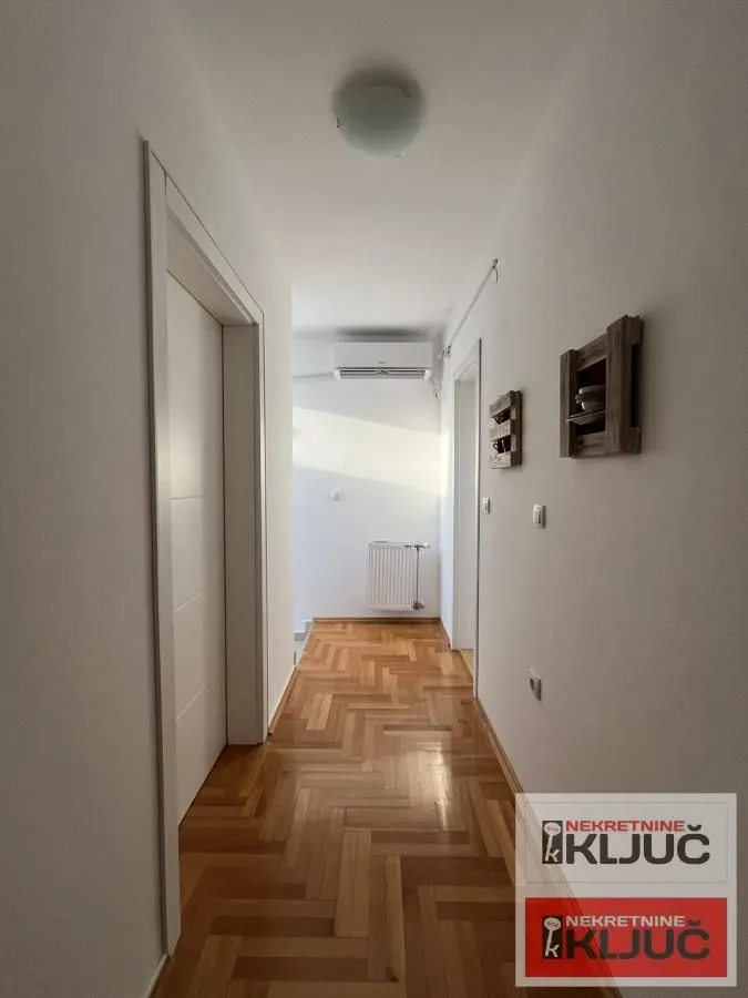 Prodaja, četvorosoban stan, 77m², Bulevar patrijarha Pavla, Novi Sad Sve Podlokacije