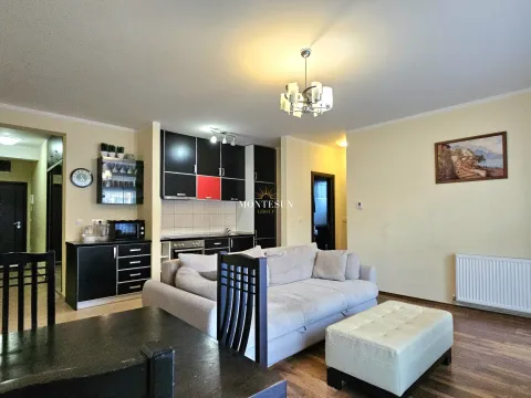 Rent, one bedroom apartment, 51m², Centar, Budva - image 1