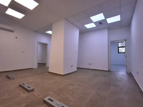 Sale, office space, 294m², Blok 5, Podgorica - image 2