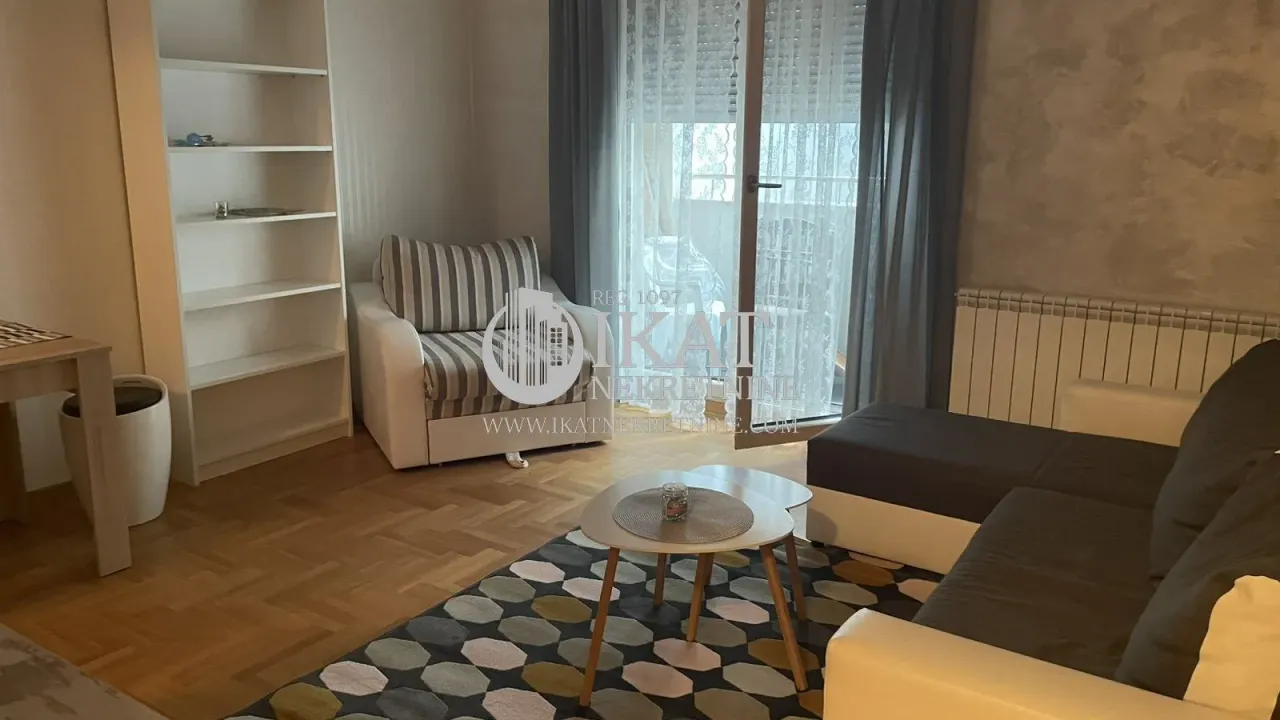 Izdavanje, jednosoban stan, 27m², Crveni Krst, Beograd