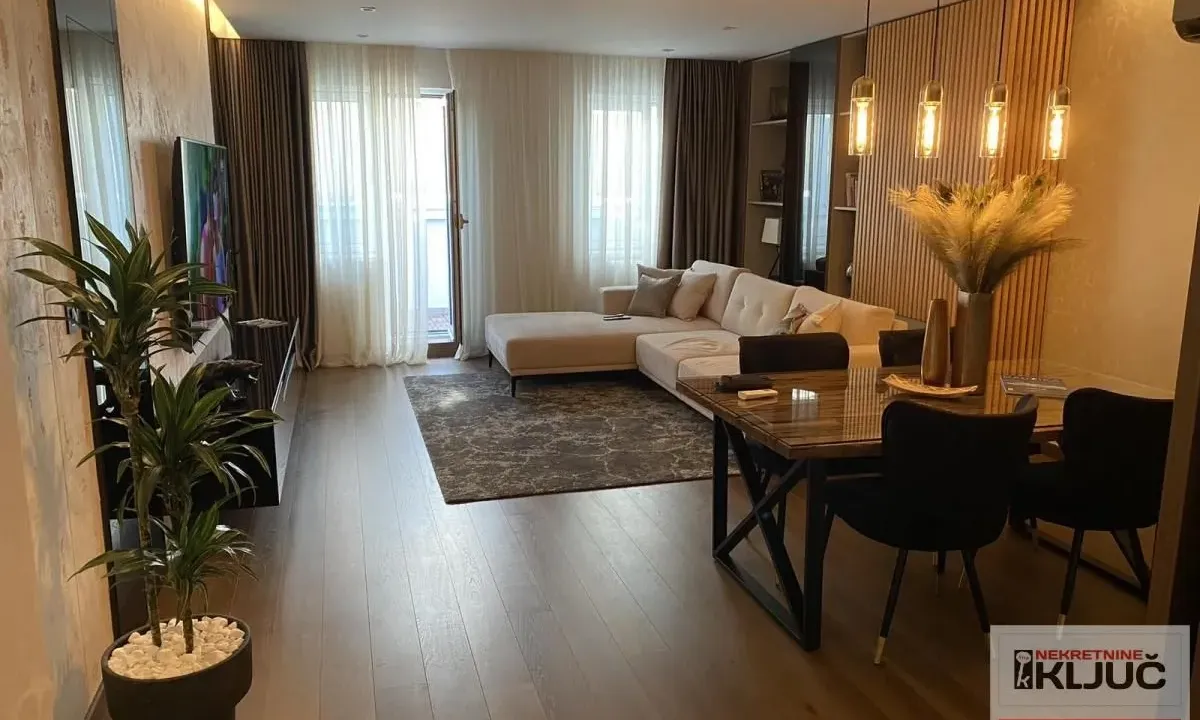 Prodaja, četvorosoban stan, 122m², Bulevar Oslobodjenja, Novi Sad Sve Podlokacije