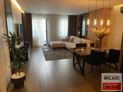 Sale, four bedroom apartment, 122m², Bulevar Oslobodjenja, Novi Sad Sve Podlokacije