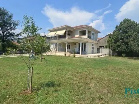 Izdavanje, kuća, 254m², Tološi, Podgorica - image 1