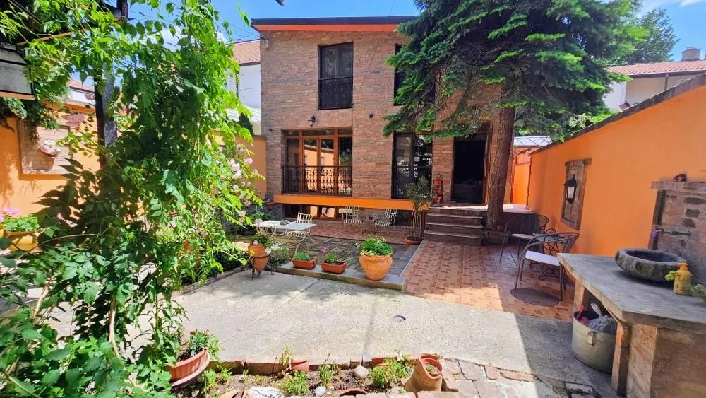 Izdavanje, kuća, 180m², Kalenić Pijaca, Vračar Sve Podlokacije