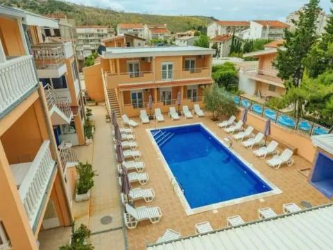 Prodaja, kuća, 1150m², Bar, Crna Gora - image 1