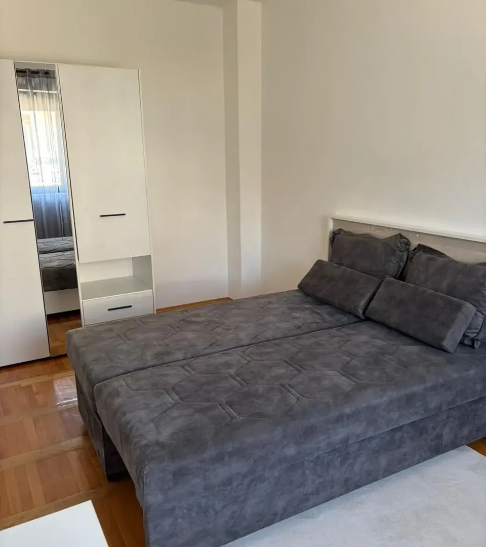 Izdavanje, jednosoban stan, 45m², Zlatica, Podgorica