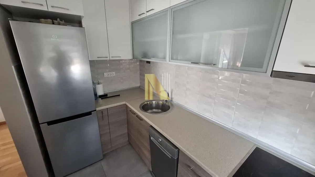 Izdavanje, trosoban stan, 70m², Novi Sad, Srbija