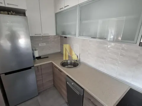 Izdavanje, trosoban stan, 70m², Novi Sad, Srbija - image 4