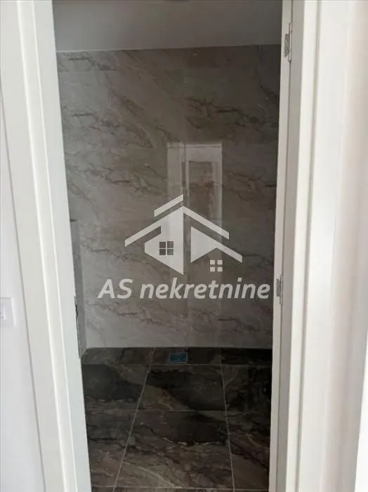 Prodaja, trosoban stan, 71m², Zemun Cara Dušana, Zemun Sve Podlokacije