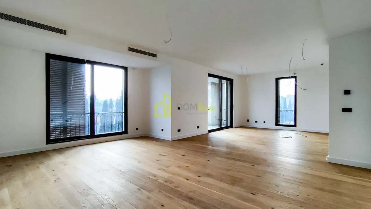 Izdavanje, trosoban stan, 143m², Centar, Podgorica