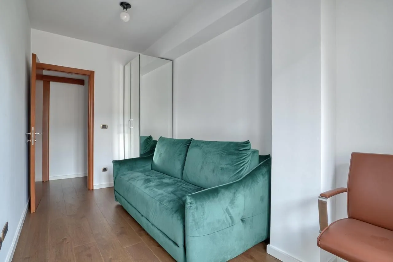 Izdavanje, dvosoban stan, 90m², Centar, Podgorica