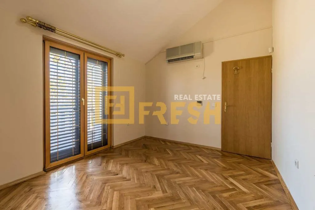 Rent, house, 370m², Zabjelo, Podgorica