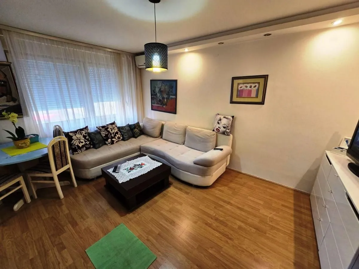 Izdavanje, trosoban stan, 66m², Crveni Pevac, Niš