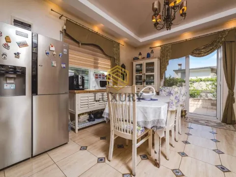 Rent, house, 230m², Bečići, Budva - image 5