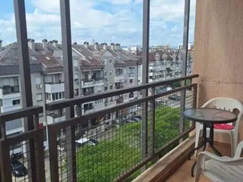 Izdavanje, dvosoban stan, 72m², Stari Aerodrom, Podgorica - image 12