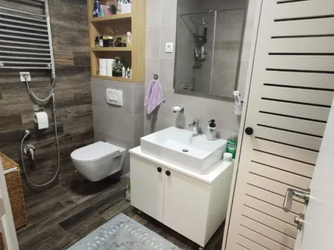 Sale, one bedroom apartment, 61m², Dobrota, Kotor - image 9