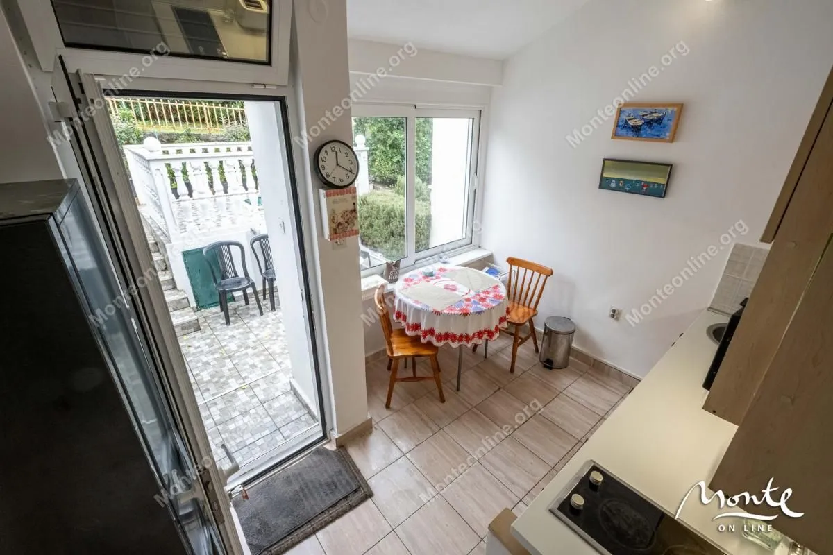 Prodaja, dvosoban stan, 55m², Krašići, Tivat