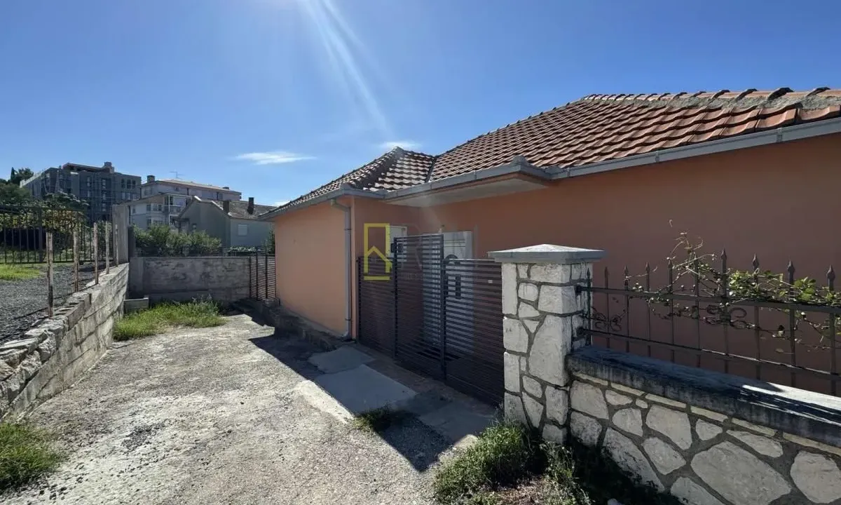 Rent, house, 100m², Centar, Podgorica