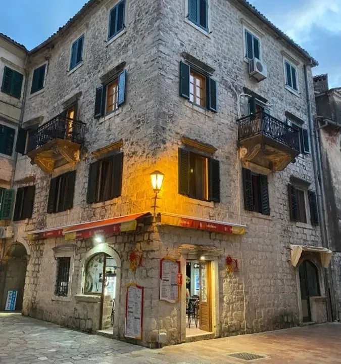 Prodaja, trosoban stan, 81m², Grad, Kotor