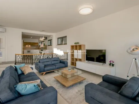 Sale, house, 236m², Njivice, Herceg Novi - image 11