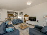 Sale, house, 236m², Njivice, Herceg Novi - image 11