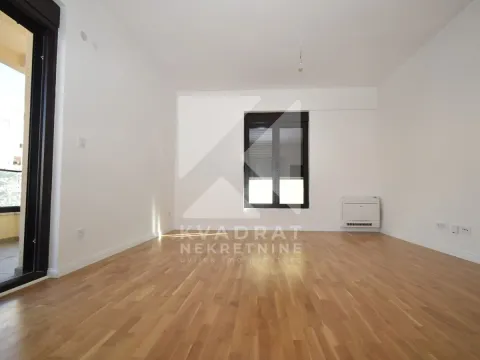 Izdavanje, dvosoban stan, 75m², Stara Varoš, Podgorica - image 2