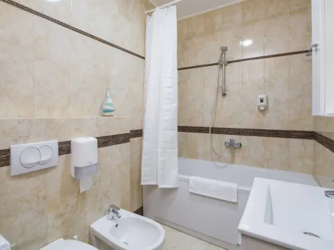 Sale, one bedroom apartment, 73m², Bečići, Budva - image 11