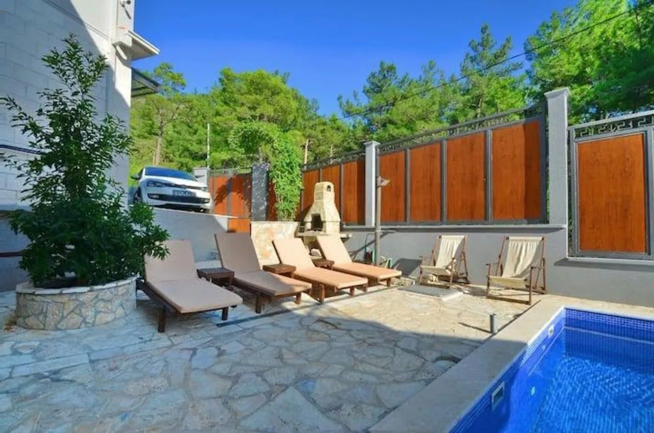 Rent, house, 220m², Kavač, Kotor