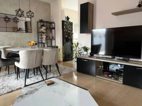 Prodaja, jednosoban stan, 53m², City Kvart, Podgorica - image 1