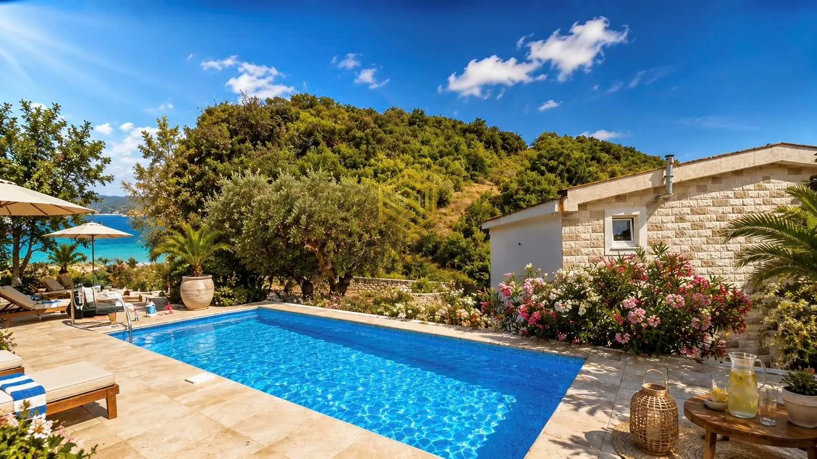 Izdavanje, kuća, 230m², Bečići, Budva