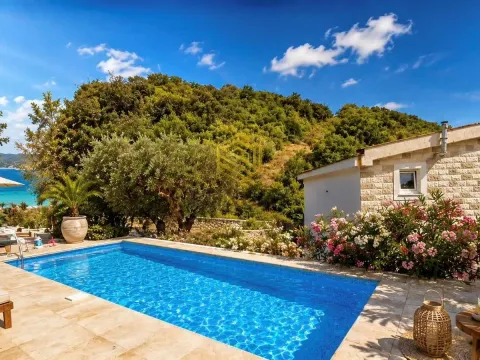 Rent, house, 230m², Bečići, Budva - image 12