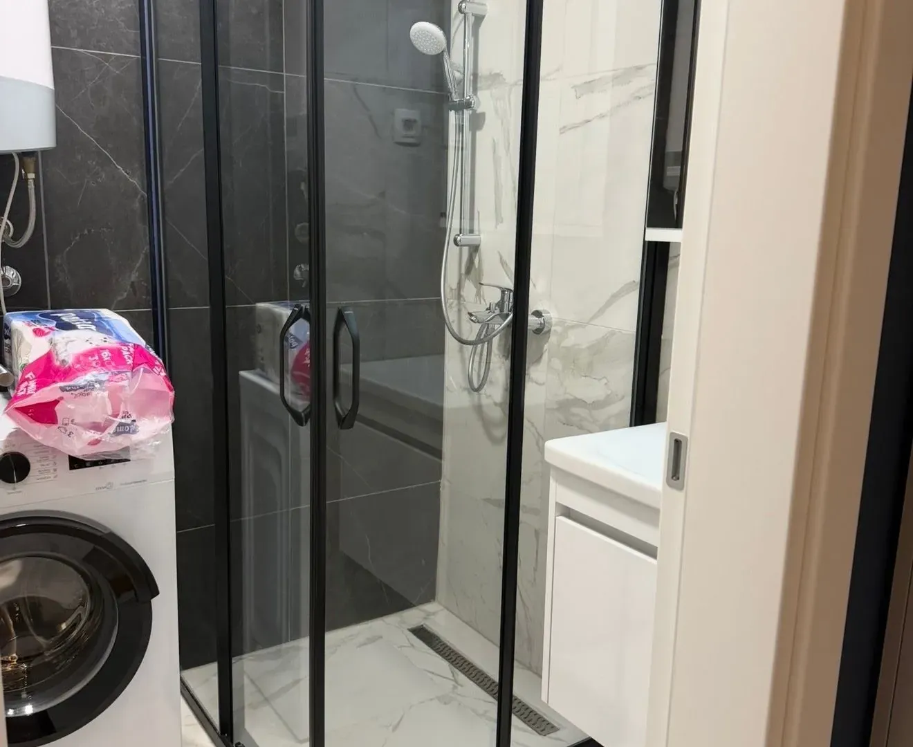 Izdavanje, jednosoban stan, 45m², Bijela, Herceg Novi