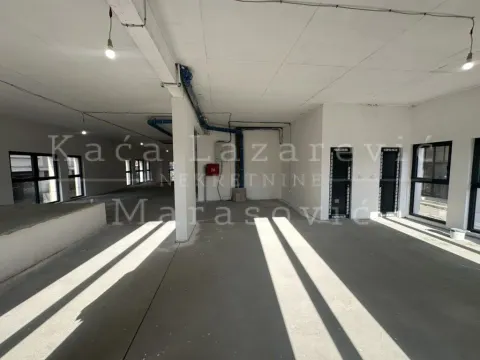 Izdavanje, poslovni prostor, 419m², Kalenić Pijaca, Vračar Sve Podlokacije - image 16