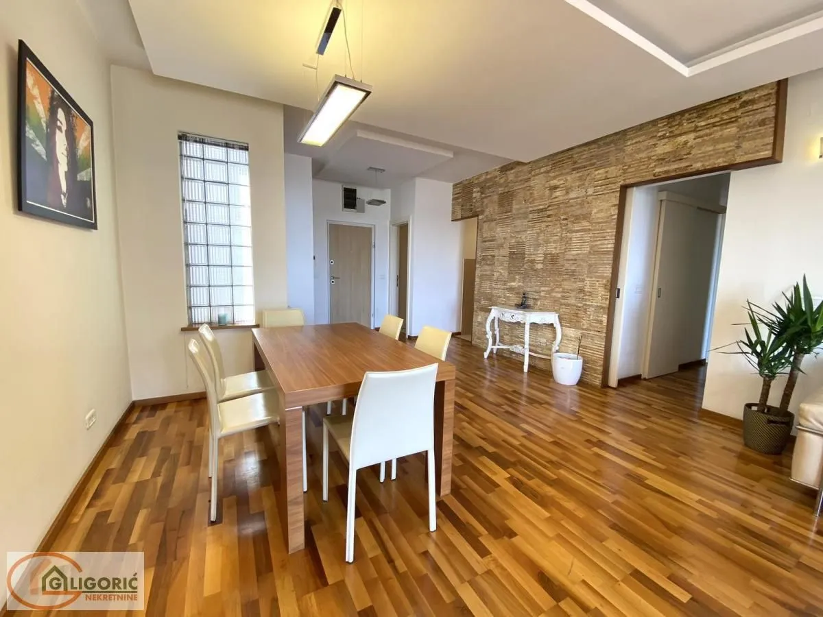 Izdavanje, trosoban stan, 122m², Stari Grad, Beograd
