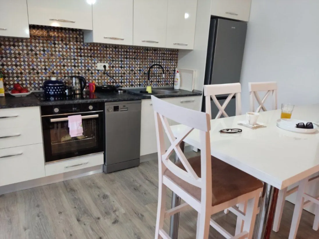 Izdavanje, trosoban stan, 65m², Sušćepan, Herceg Novi