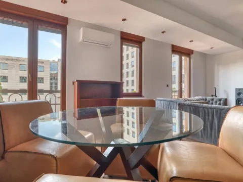 Izdavanje, dvosoban stan, 90m², Centar, Podgorica - image 32