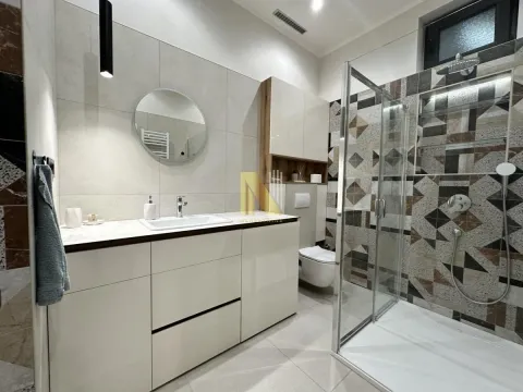 Izdavanje, trosoban stan, 100m², Stari grad, Novi Sad - image 12