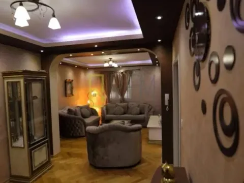 Izdavanje, kuća, 250m², Tološi, Podgorica - image 12