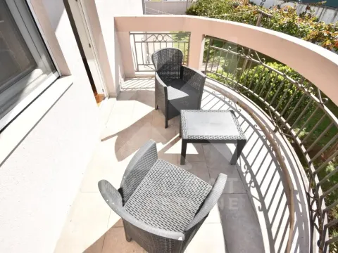 Rent, four bedroom apartment, 160m², Tološi, Podgorica - image 25