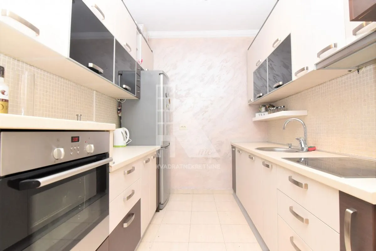 Izdavanje, dvosoban stan, 90m², Preko Morače, Podgorica