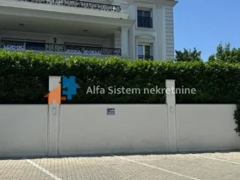 Izdavanje, stan, 215m², Senjak, Beograd - image 40