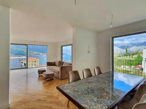 Prodaja, trosoban stan, 208m², Dobrota, Kotor - image 1