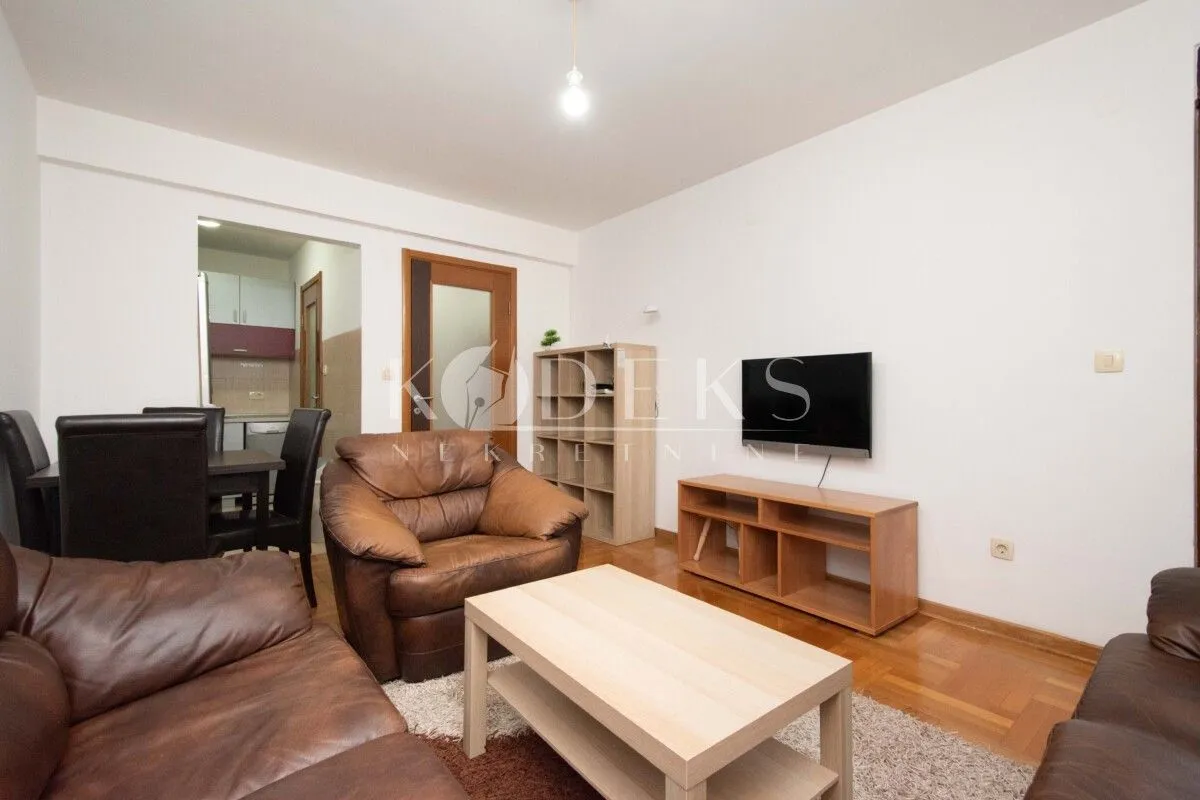 Izdavanje, dvosoban stan, 55m², Stari Aerodrom, Podgorica