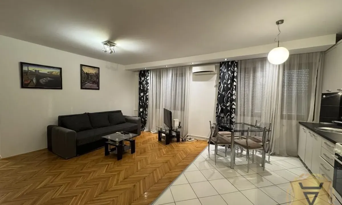 Izdavanje, trosoban stan, 70m², Obilićev Venac, Beograd