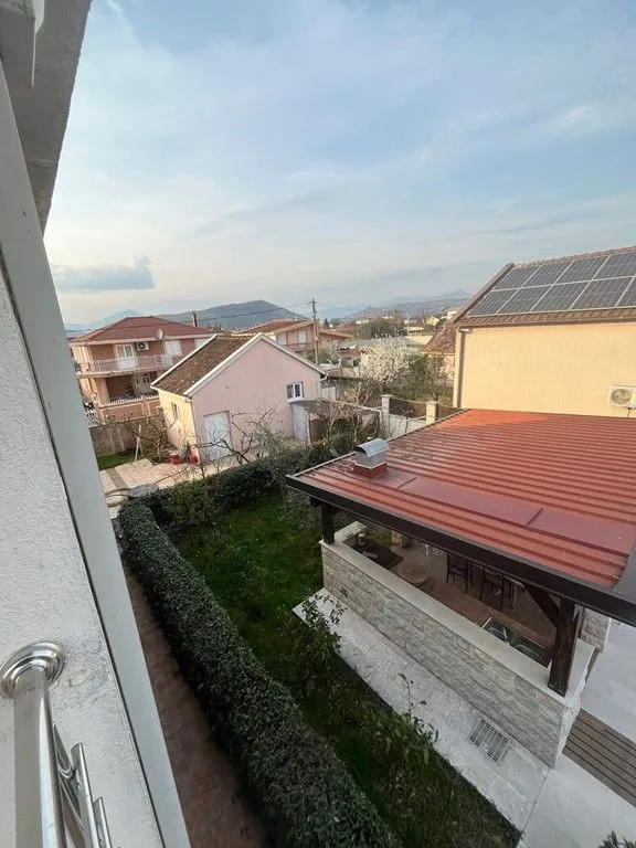 Izdavanje, kuća, 300m², Donja Gorica, Podgorica