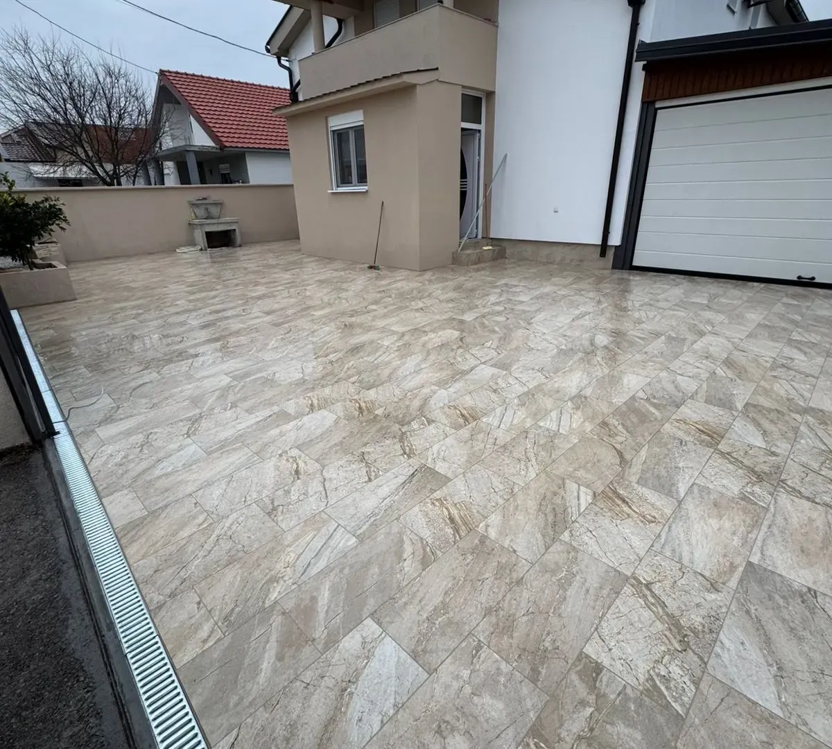 Prodaja, kuća, 200m², Karaburško Polje, Podgorica
